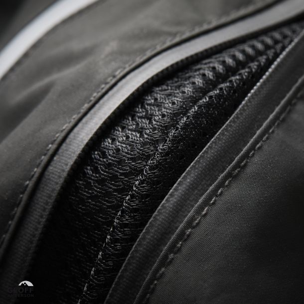 Urus Light Svart Jumbo X